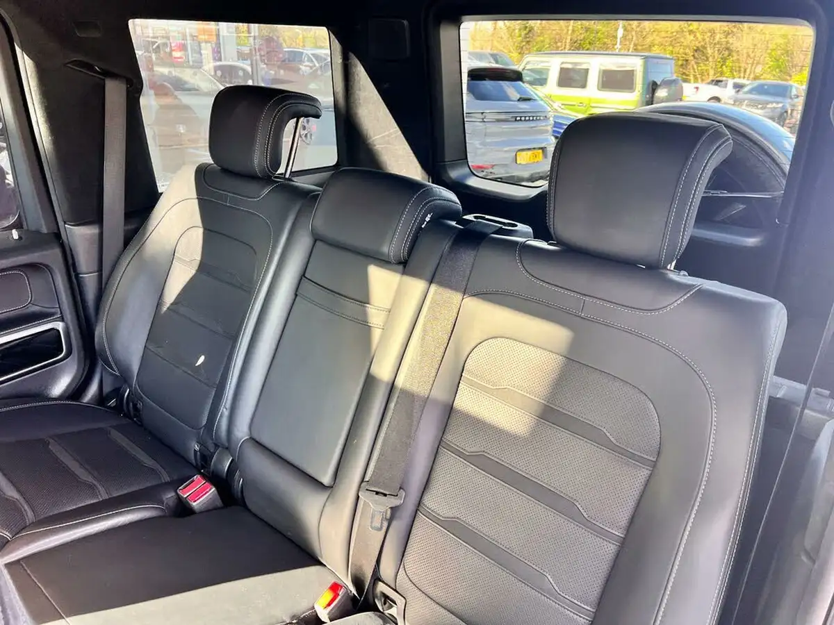 2021-mercedes-benz-g-class-40-g63-amg-big-32