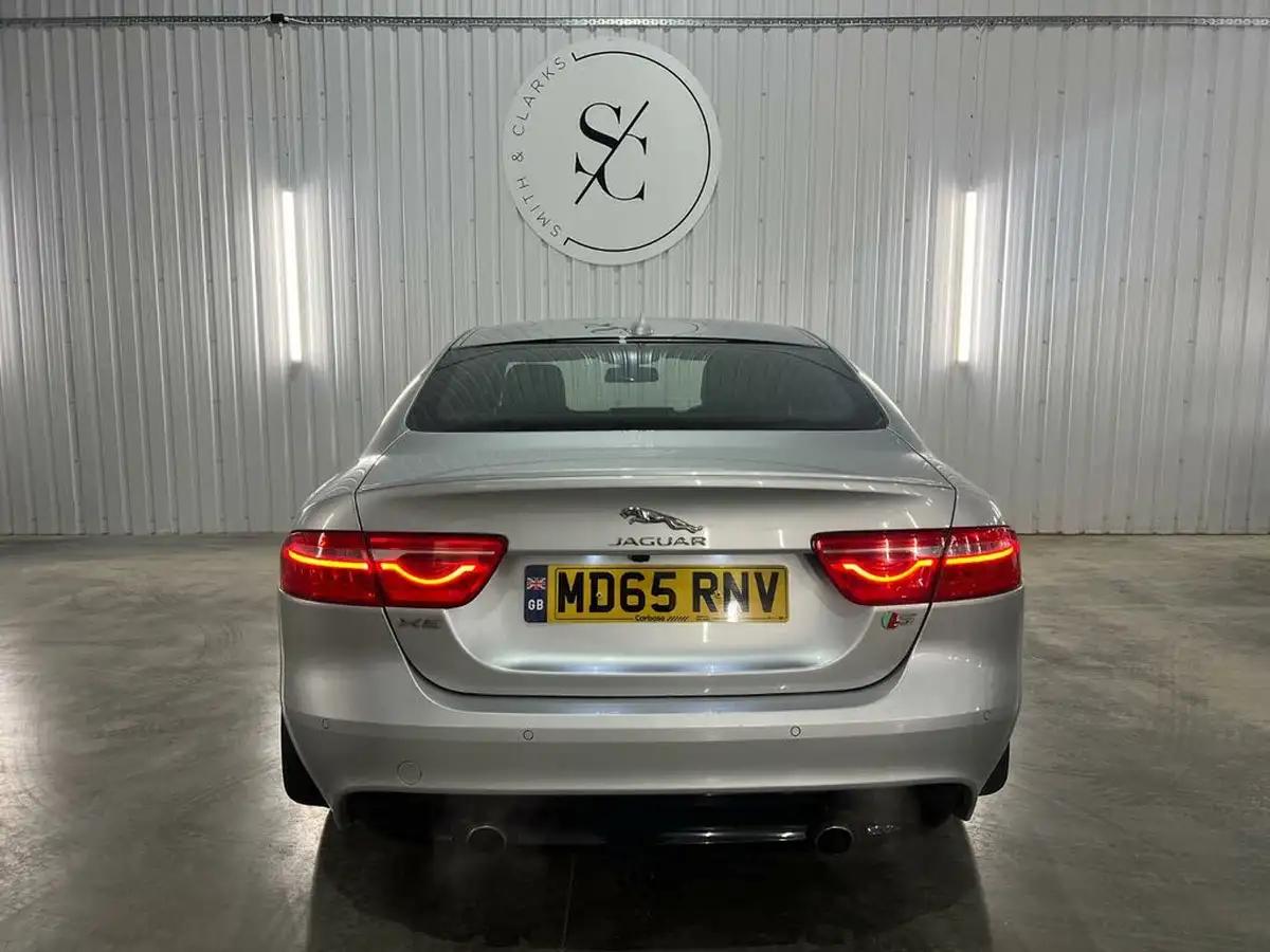 2016-jaguar-xe-30-s-big-2
