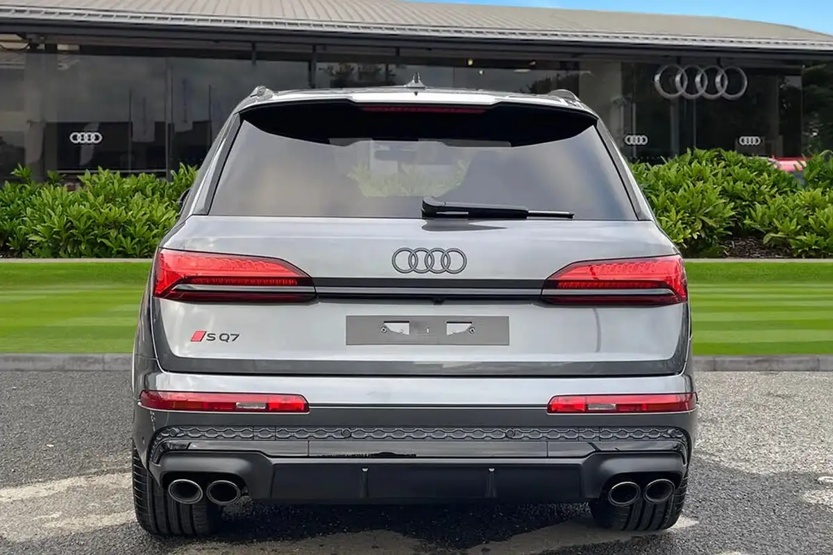 2025-audi-sq7-40-tfsi-black-edition-big-3