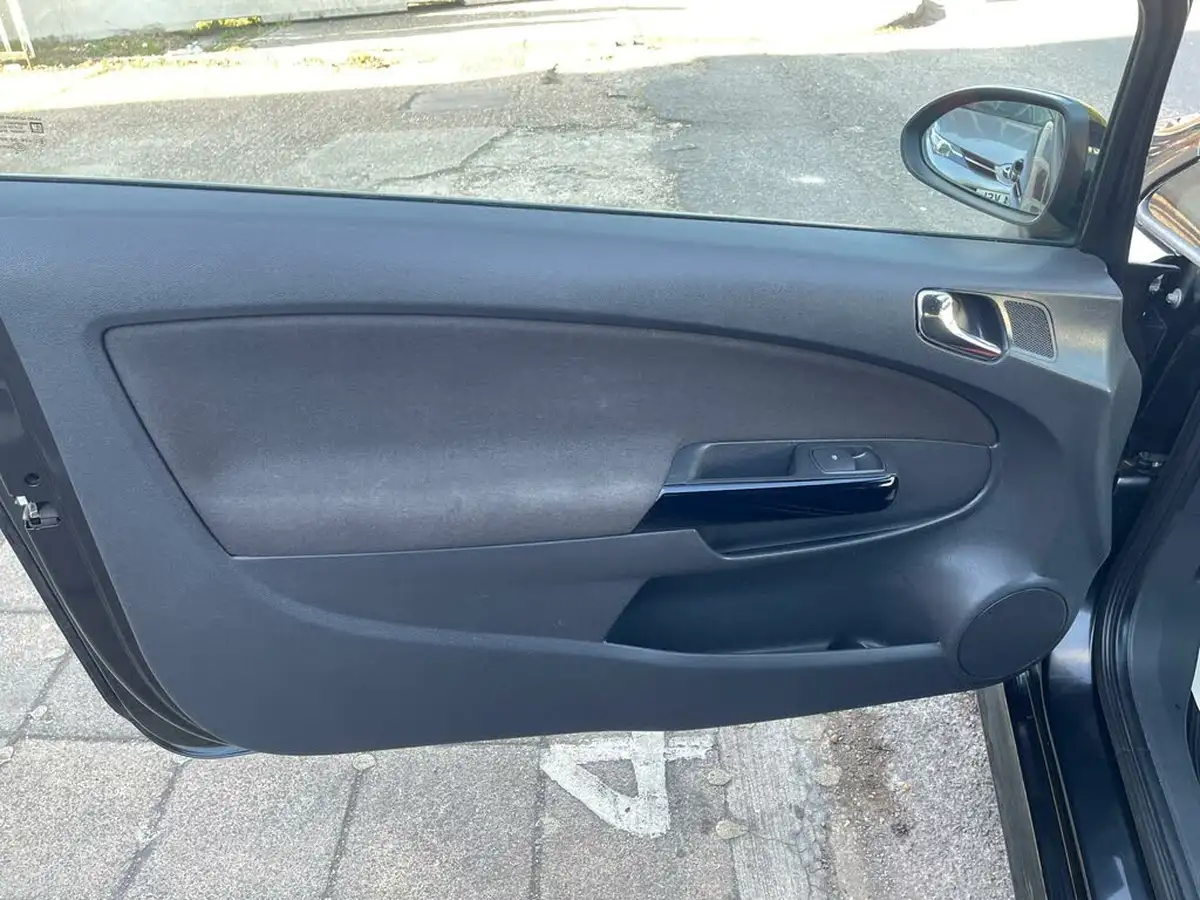 2014-vauxhall-corsa-14-sri-16v-100ps-ac-3d-1398cc-big-33