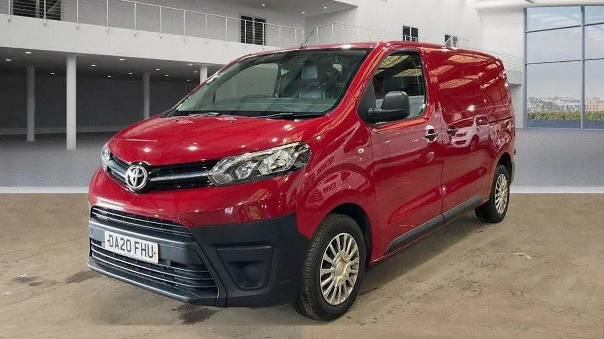 2020-toyota-proace-20d-icon-medium-120hpeu6dt-e-panel-big-1