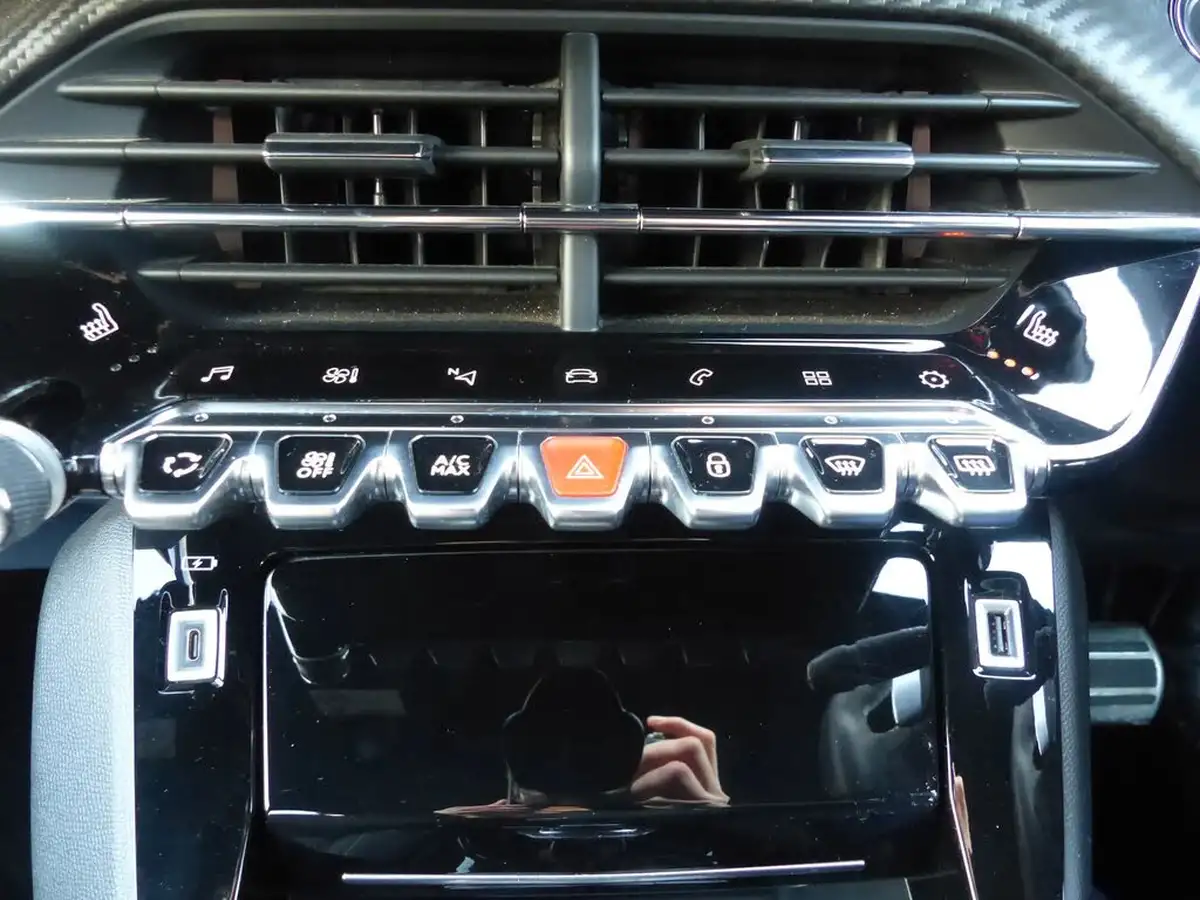 2021-peugeot-208-12-puretech-gt-premium-130bhp-eat8-big-14