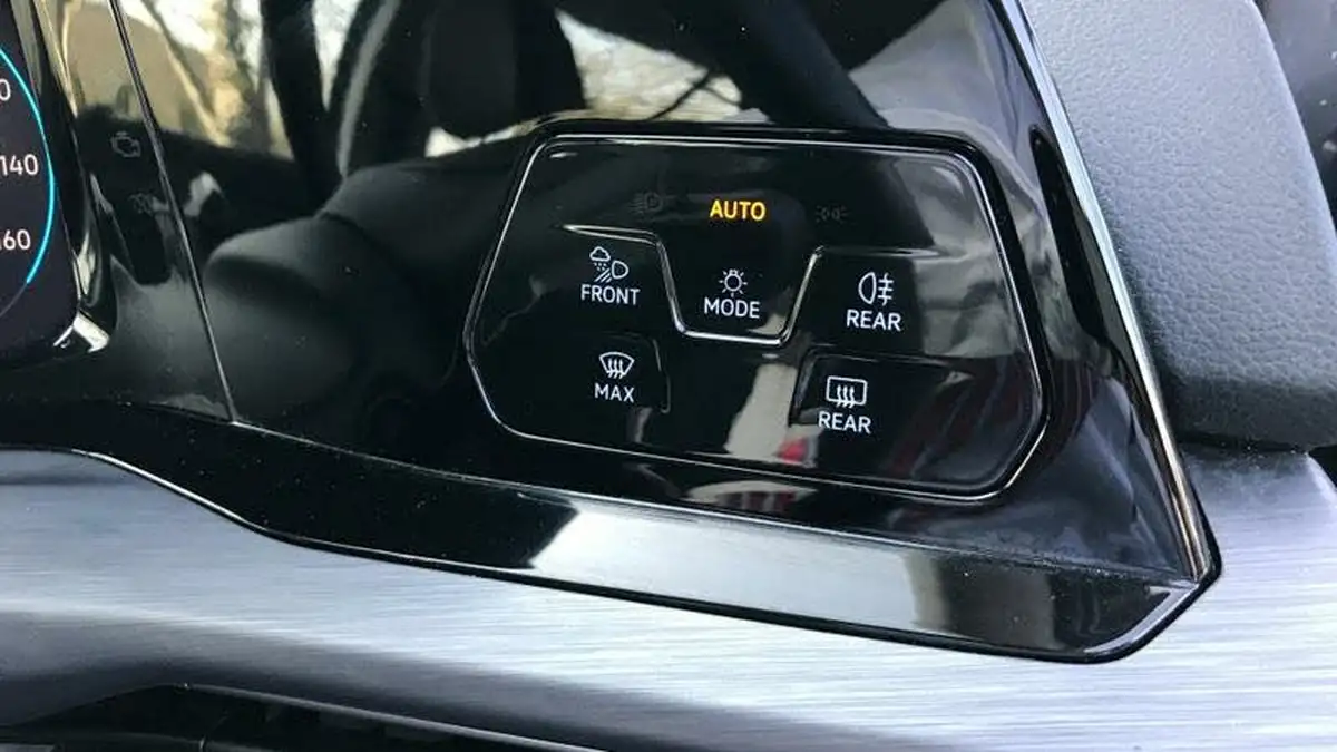 2021-volkswagen-golf-15-tsi-style-150ps-hatchback-big-30