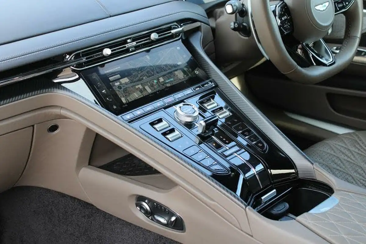 2024-aston-martin-dbs-52-v12-superleggera-volante-big-22