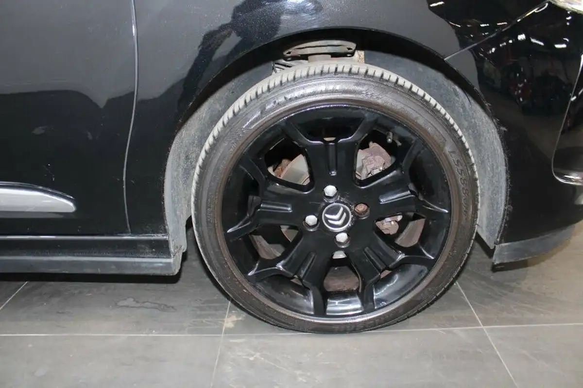 2013-citroen-ds3-16-dstyle-plus-vti-big-10