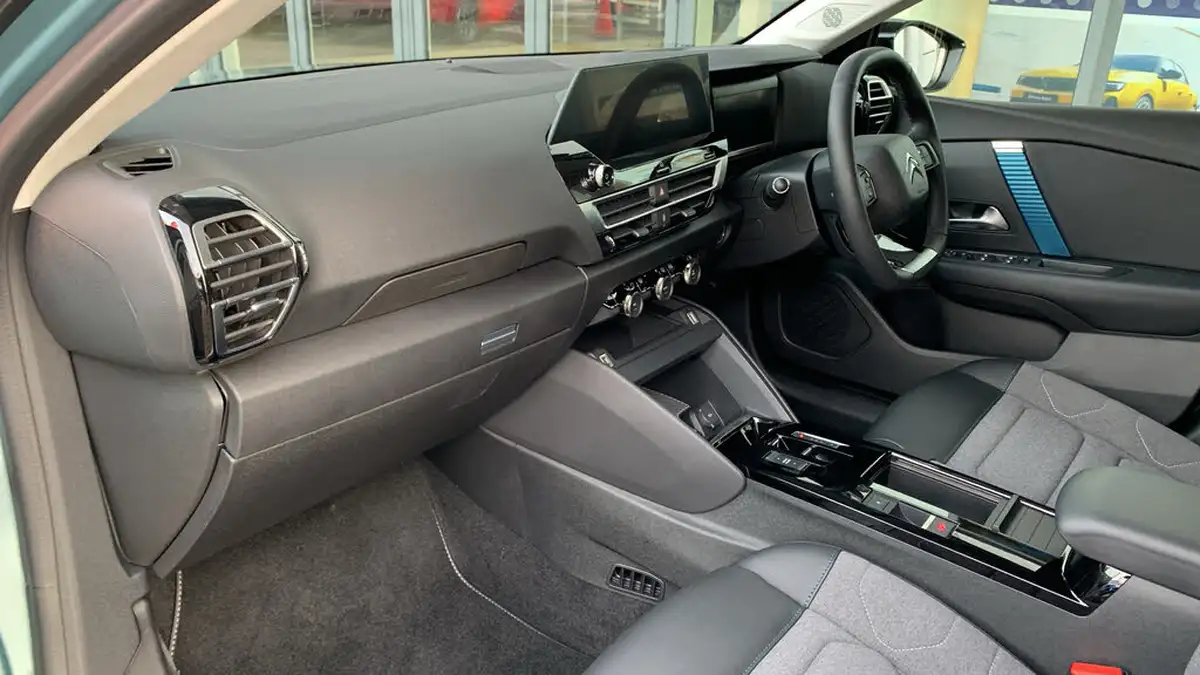 2022-citroen-c4-e-c-series-edition-big-11