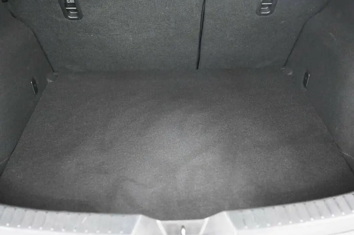 2014-mazda-mazda3-20-se-hatchback-5d-big-9