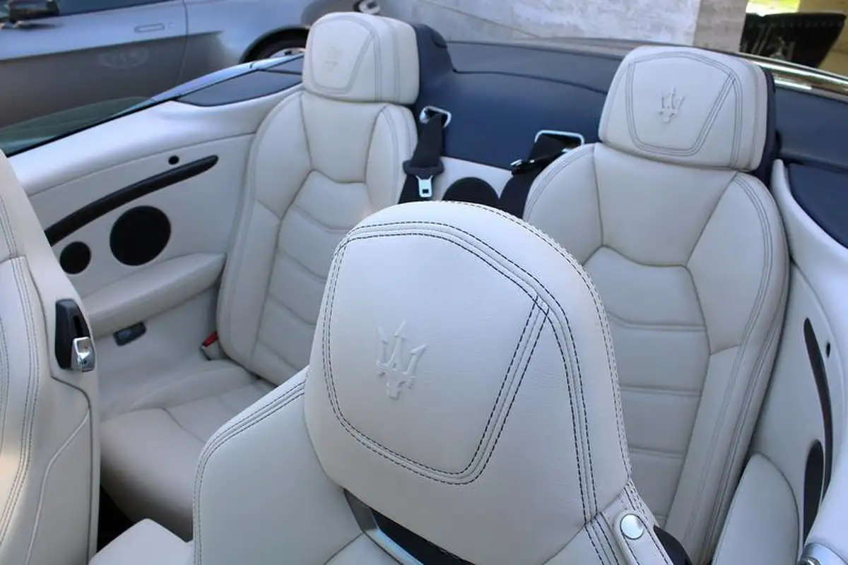 2019-maserati-grancabrio-47-sport-big-20