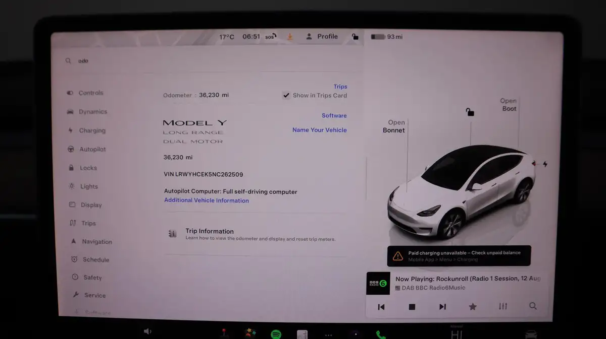 2022-tesla-model-y-e-long-range-big-10