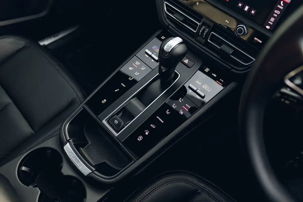 2023-porsche-macan-29-v6-s-big-24
