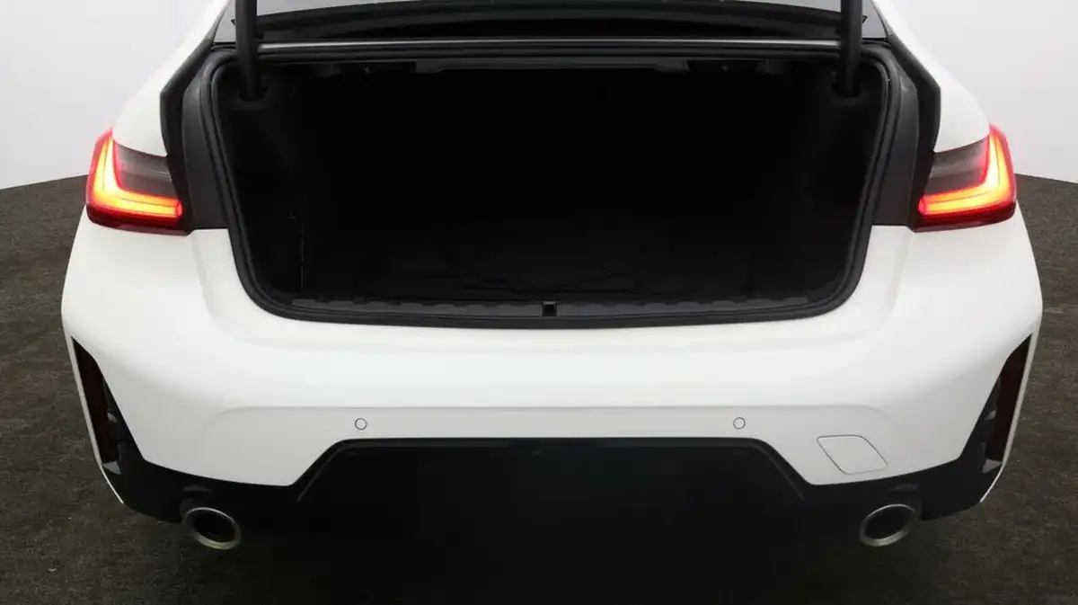 2023-bmw-3-series-20-320i-m-sport-saloon-4d-big-16