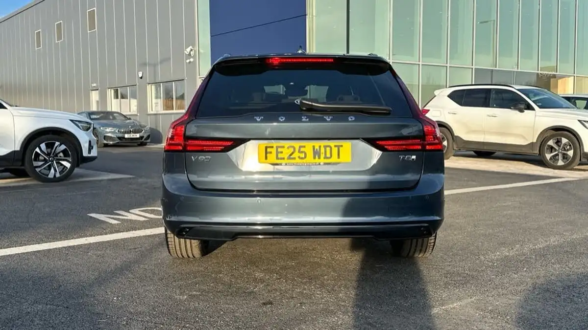2025-volvo-v90-20-t8-ultra-big-12