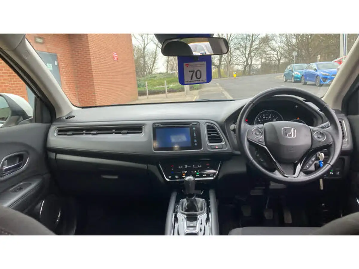 2019-honda-hr-v-15-i-vtec-se-big-3