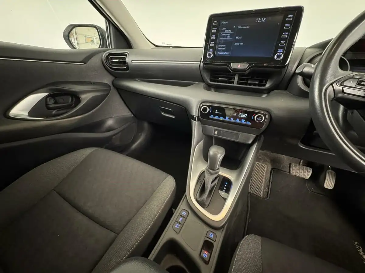 2021-toyota-yaris-15-vvt-i-design-big-27