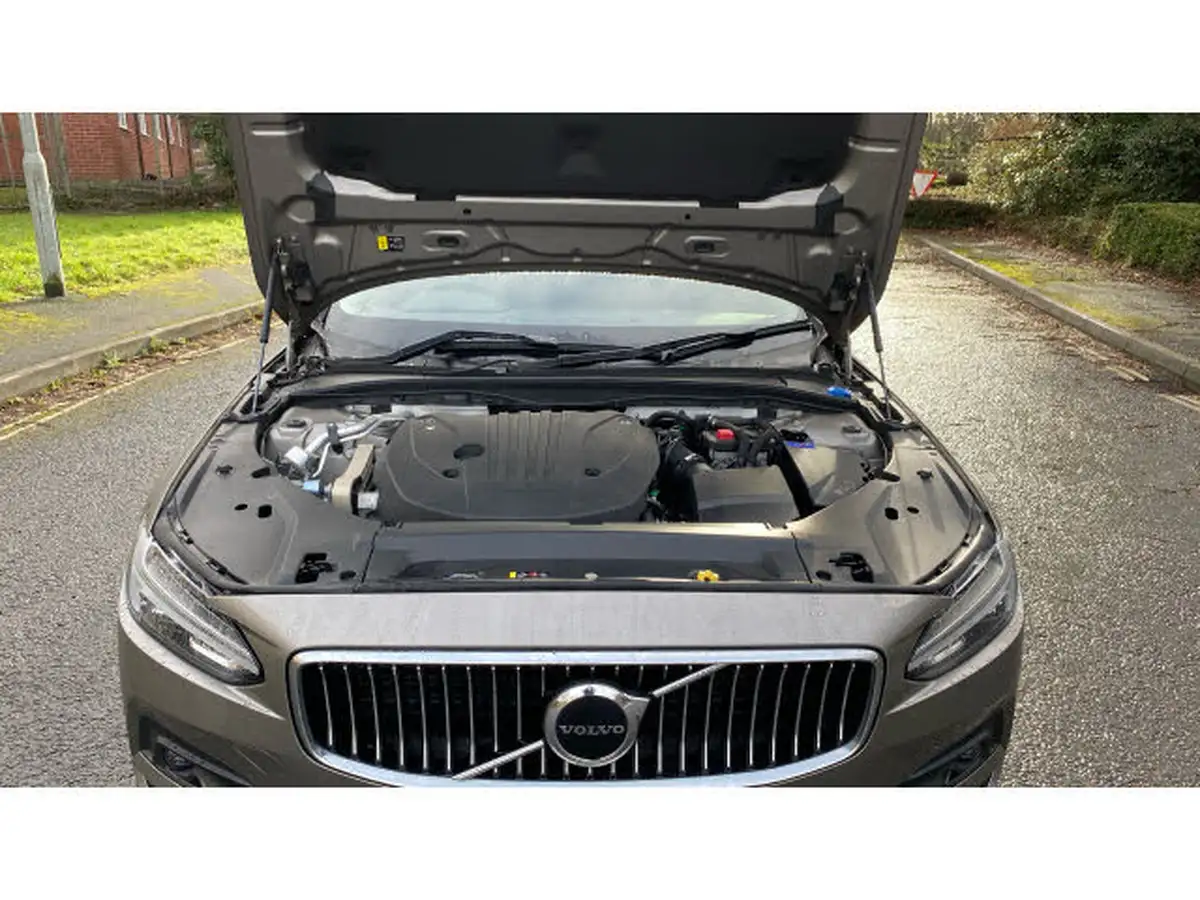 2021-volvo-v90-20-b4-momentum-big-33