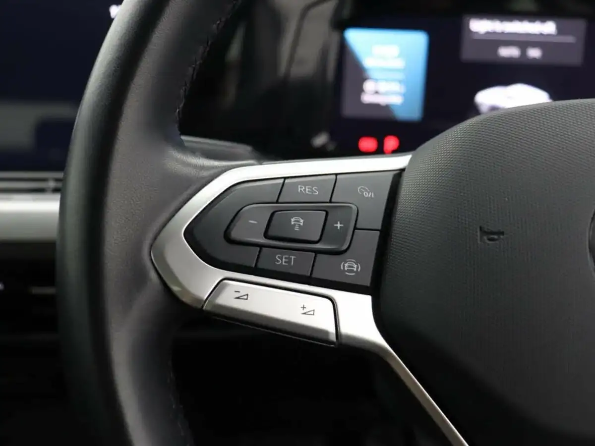 2024-volkswagen-golf-10-etsi-life-hatchback-big-20