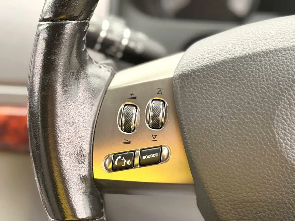 2010-jaguar-xf-30-luxury-big-37