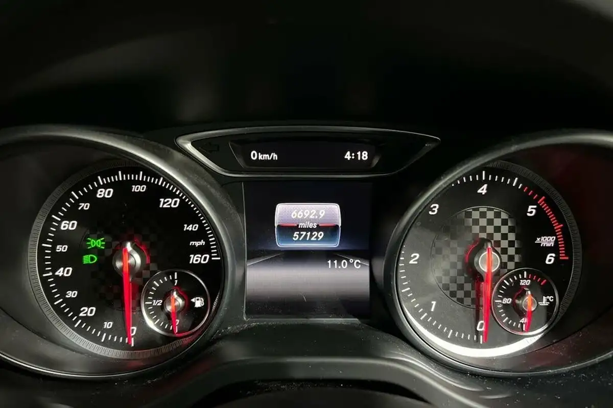 2017-mercedes-benz-a-class-15d-a180d-amg-line-ss-big-8