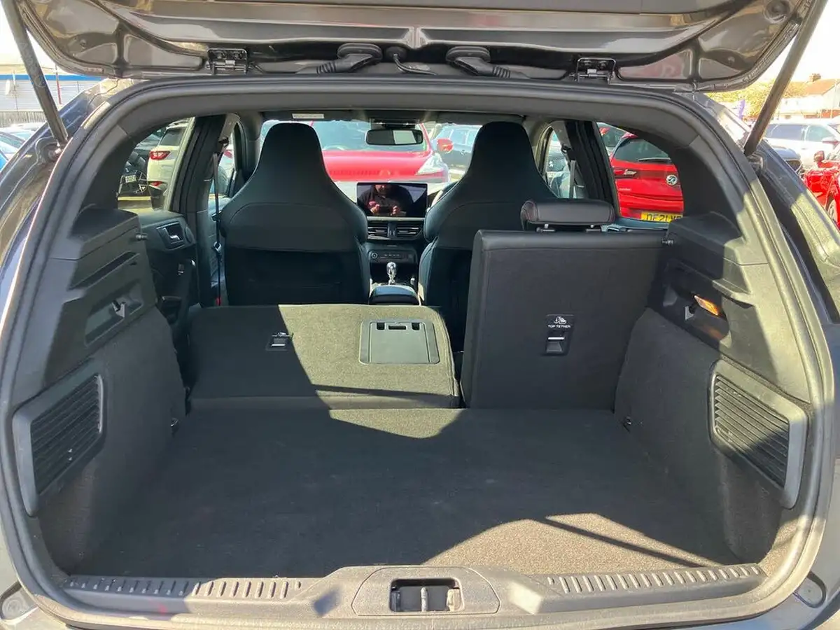 2023-ford-focus-23t-st-hatchback-big-28