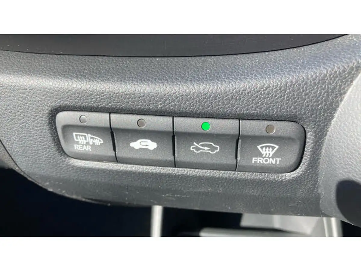 2015-honda-jazz-14-es-plus-big-24