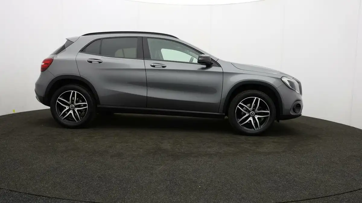 2019-mercedes-benz-gla-class-16-gla-180-urban-edition-ss-big-33