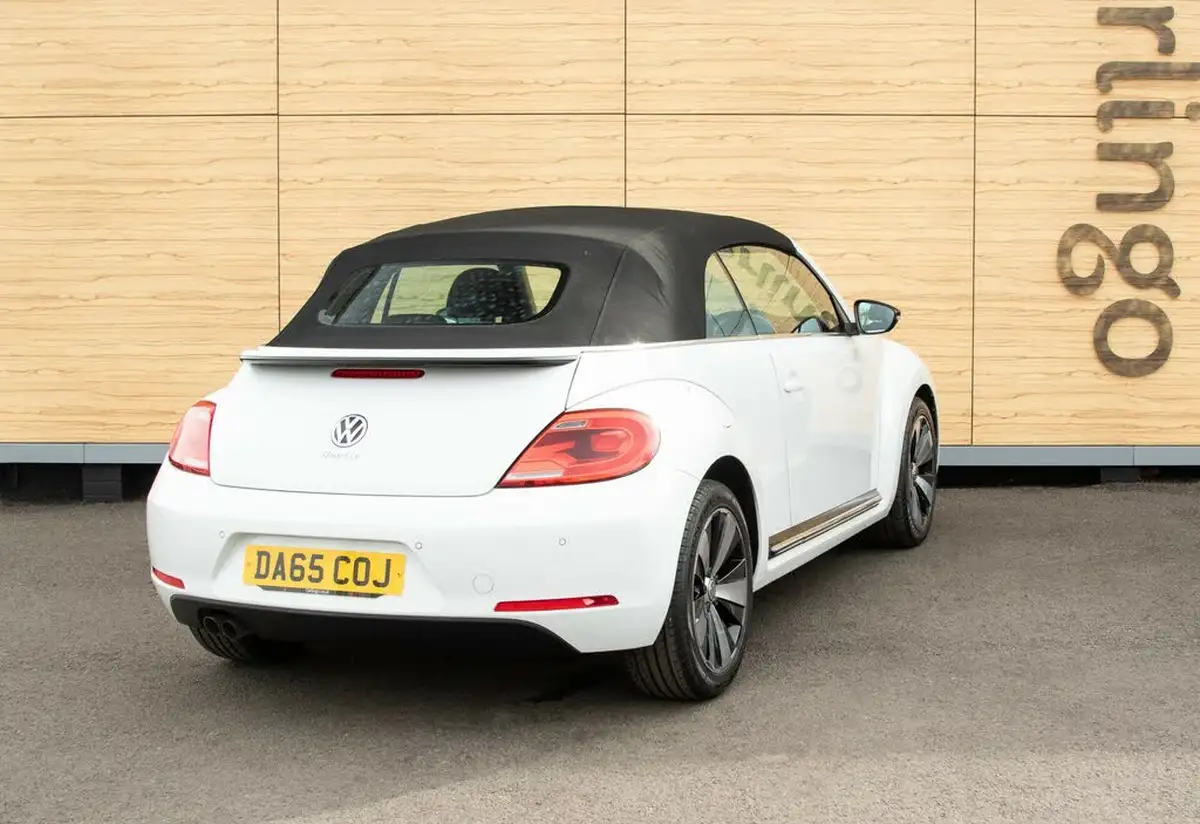 2015-volkswagen-beetle-20tdi-sport-150ps-bmtss-cabriolet-2d-dsg-big-2