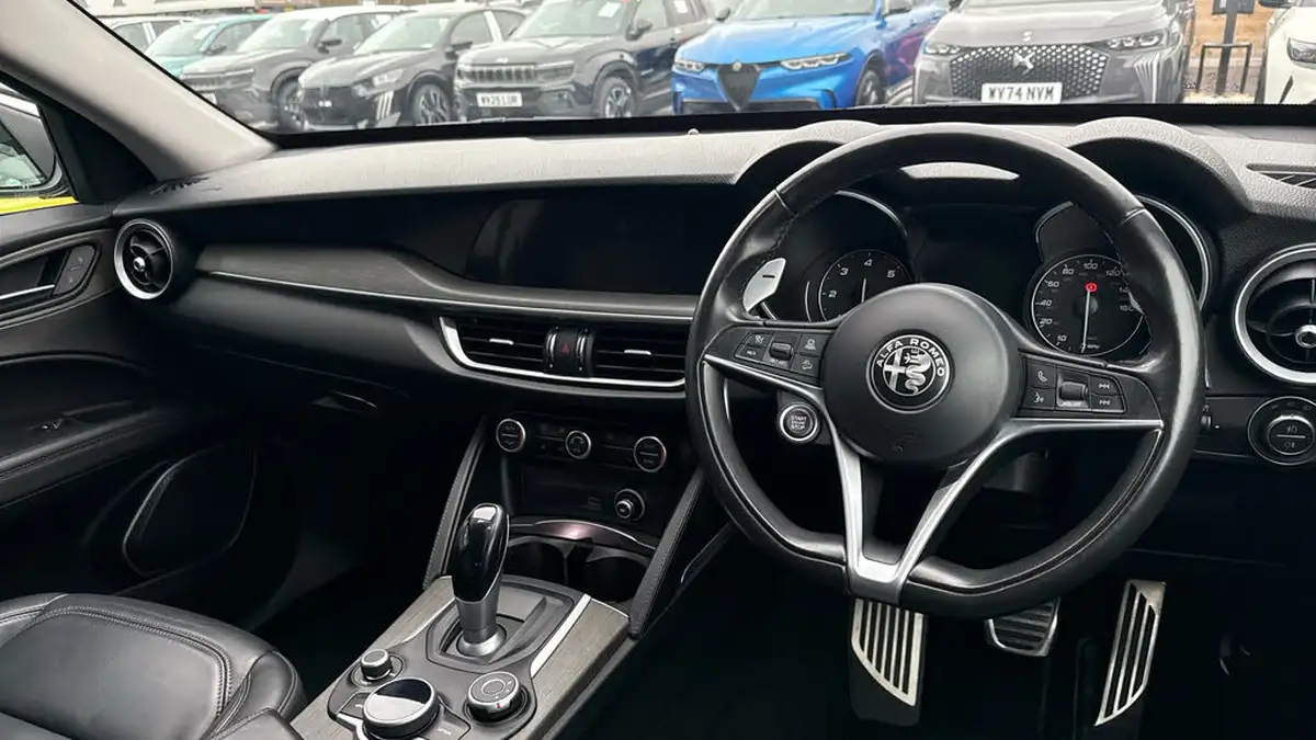 2017-alfa-romeo-stelvio-22td-milano-big-10
