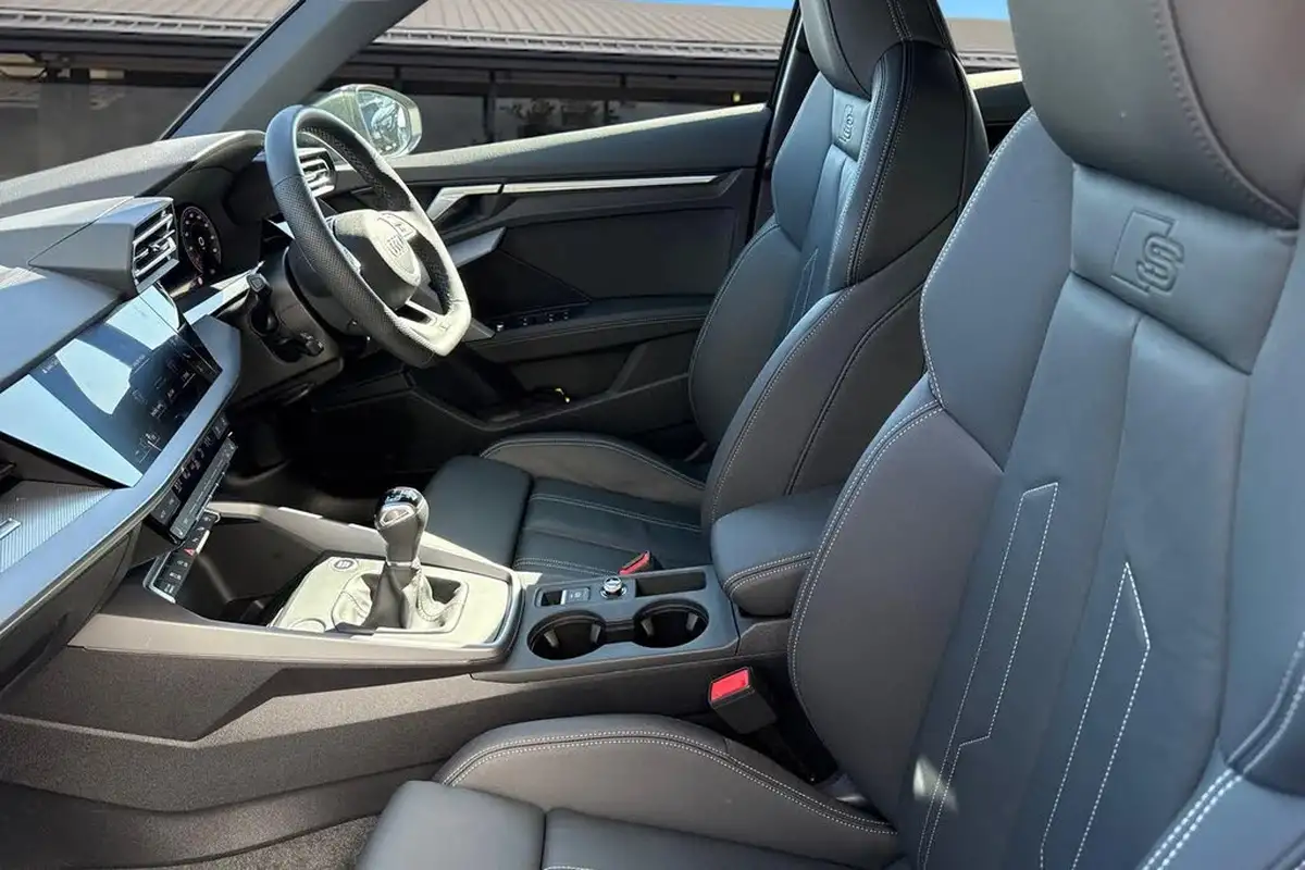 2024-audi-a3-15-35-tfsi-s-line-saloon-4d-big-15