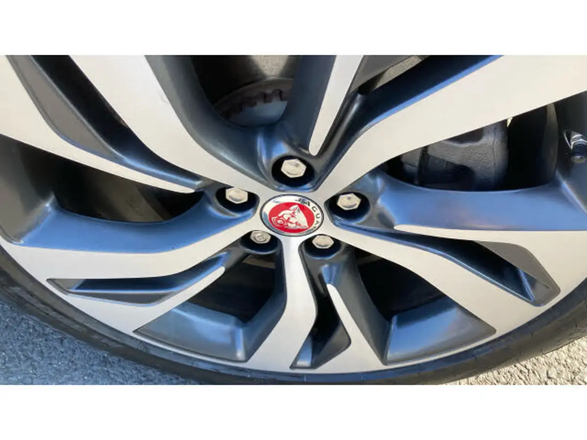 2021-jaguar-e-pace-20-p300-300-sport-big-34