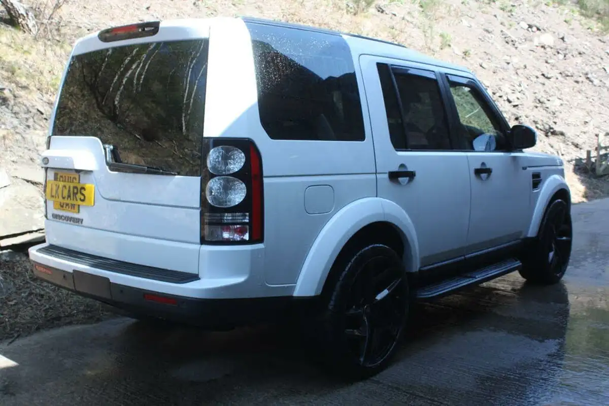 2016-land-rover-discovery-4-30-sd-v6-graphite-big-3