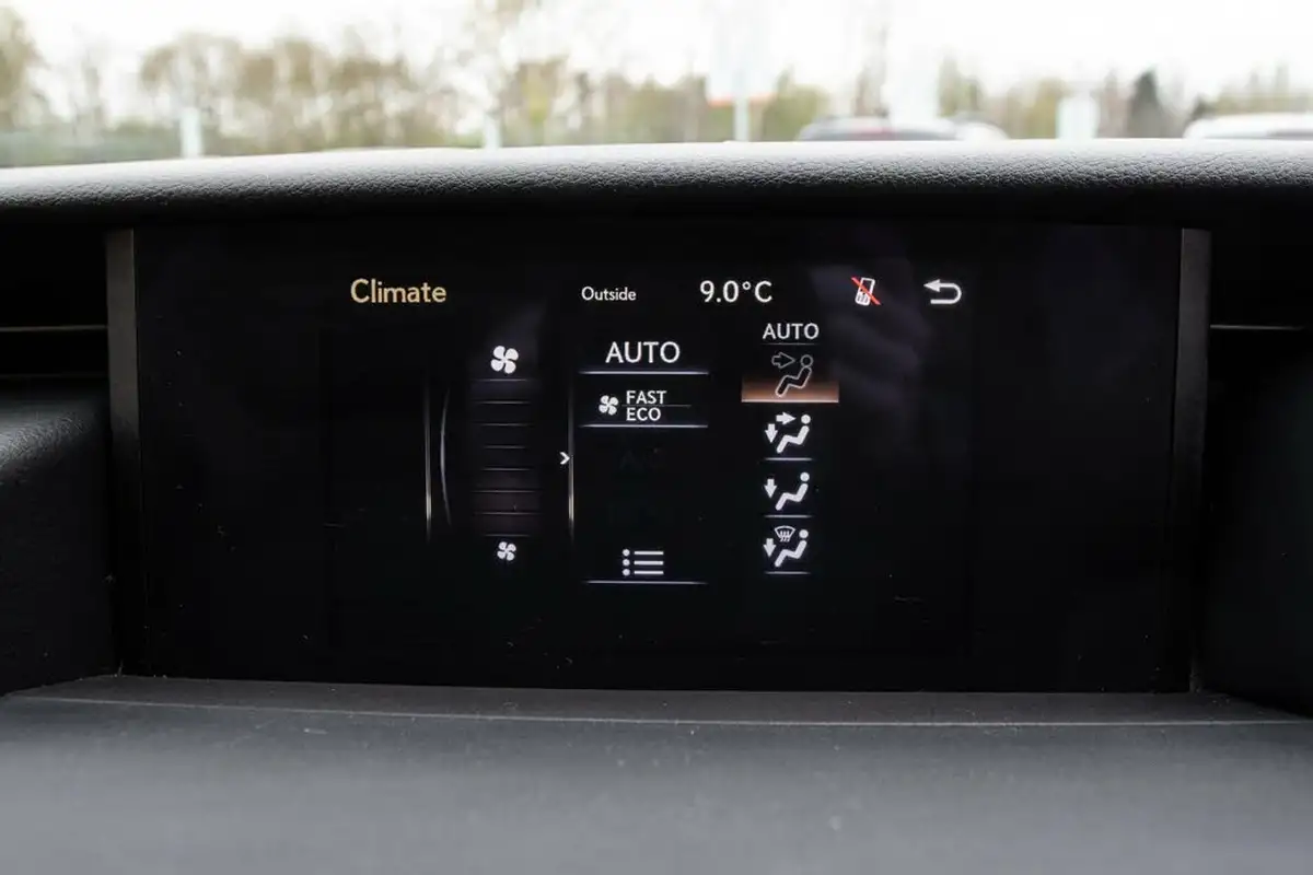 2019-lexus-is-300h-25-is-big-25
