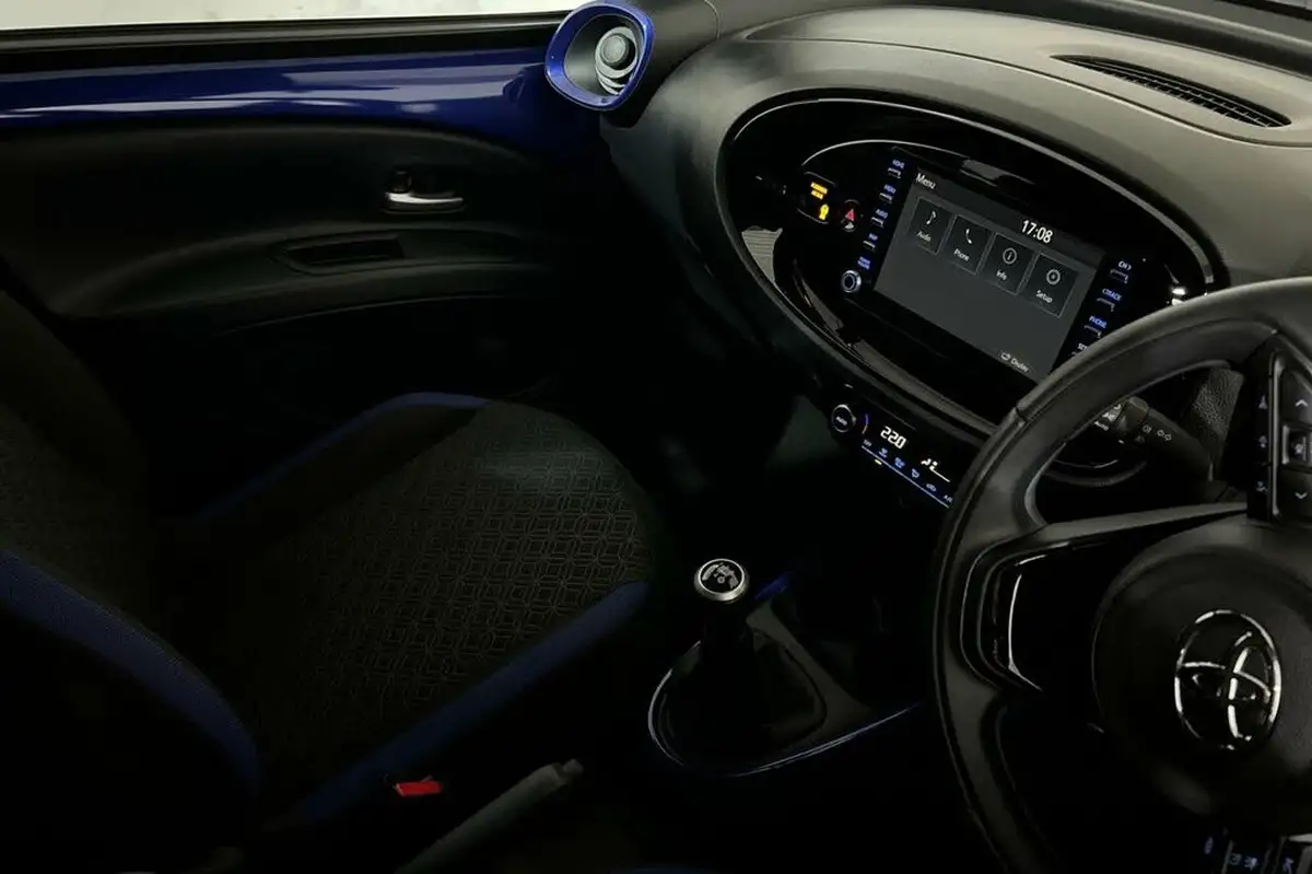 2023-toyota-aygo-x-10-vvt-i-edge-big-27
