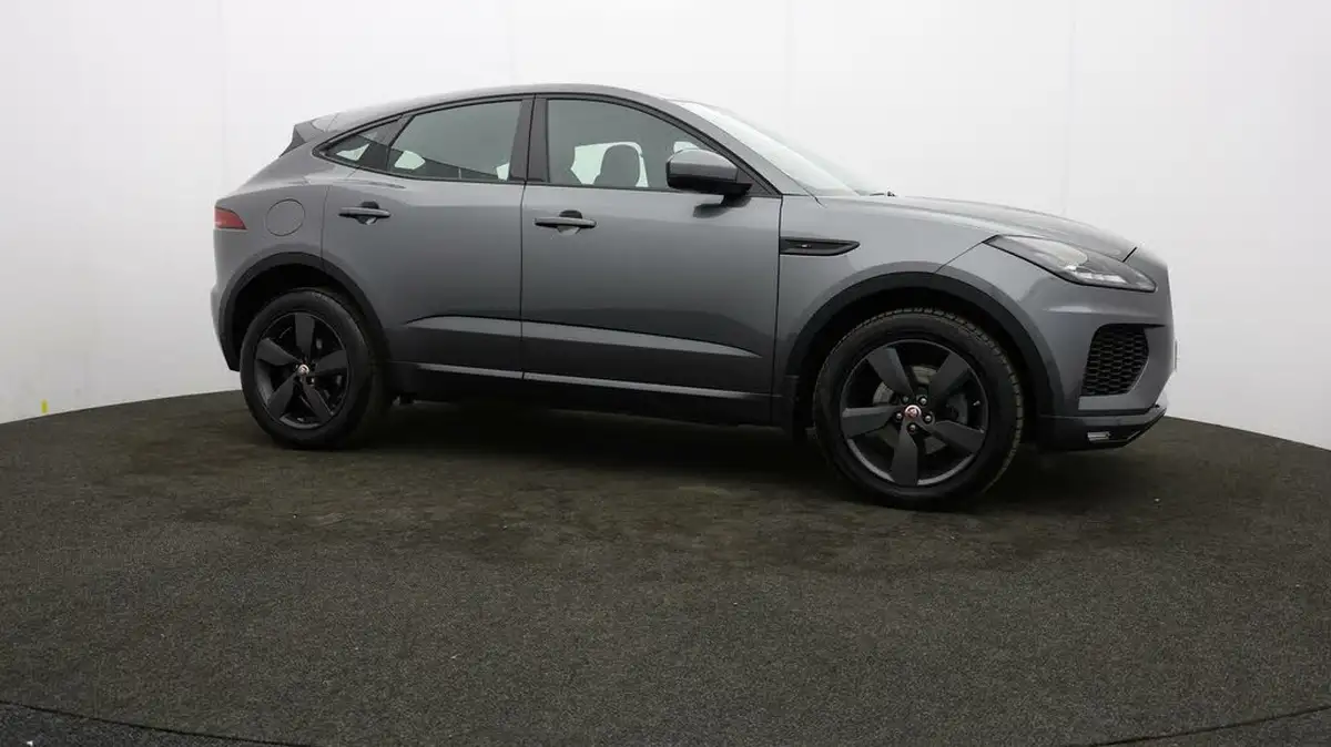 2020-jaguar-e-pace-20-i4d-chequered-flag-180ps-big-36