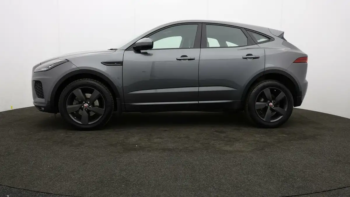 2020-jaguar-e-pace-20-i4d-chequered-flag-180ps-big-60