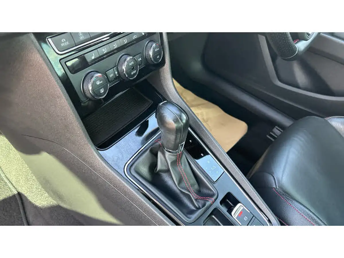 2019-seat-leon-20-tsi-fr-sport-hatchback-big-12