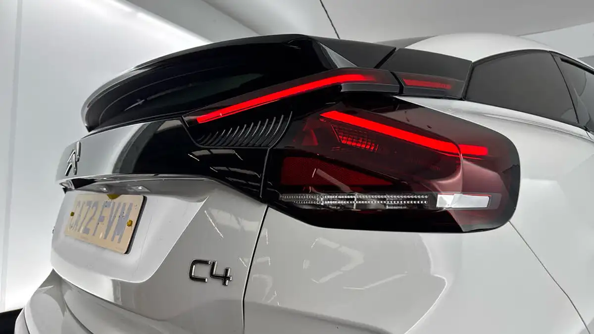 2022-citroen-c4-big-25