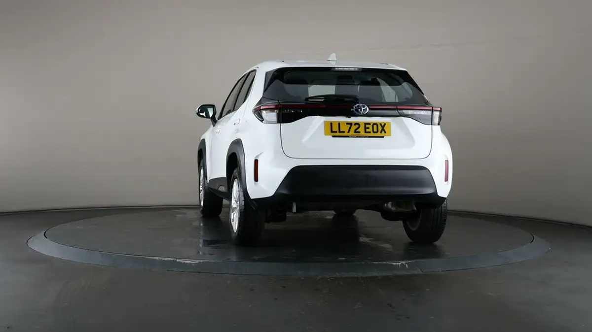 2023-toyota-yaris-cross-15-vvt-i-icon-big-35