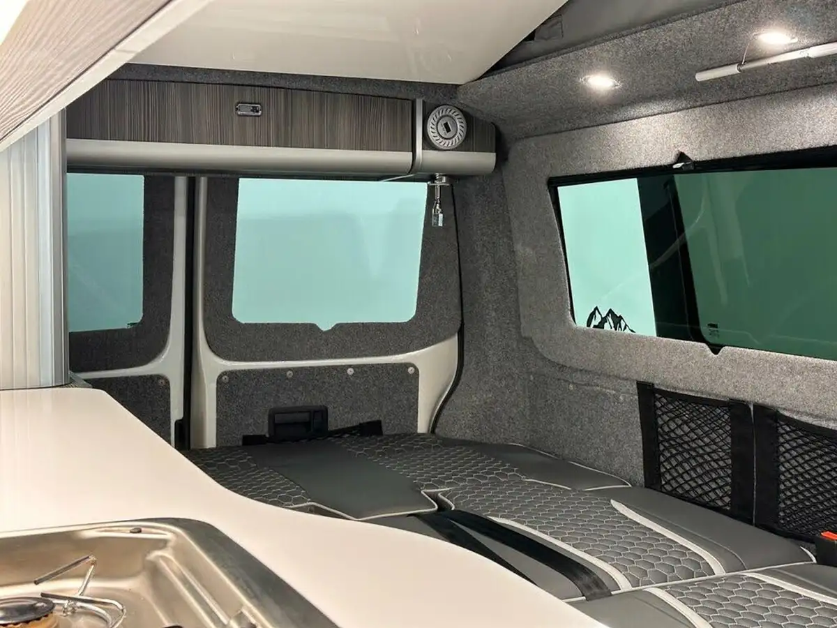 2016-volkswagen-transporter-20tdi-t32-highline-bmt-102ps-swb-panel-van-big-40