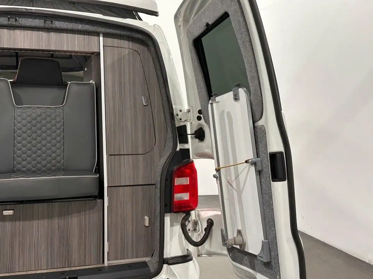 2016-volkswagen-transporter-20tdi-t32-highline-bmt-102ps-swb-panel-van-big-64