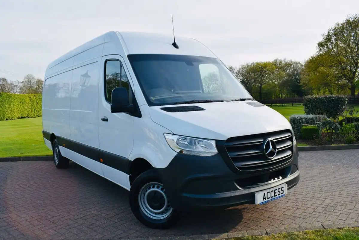 2023-mercedes-benz-sprinter-big-8