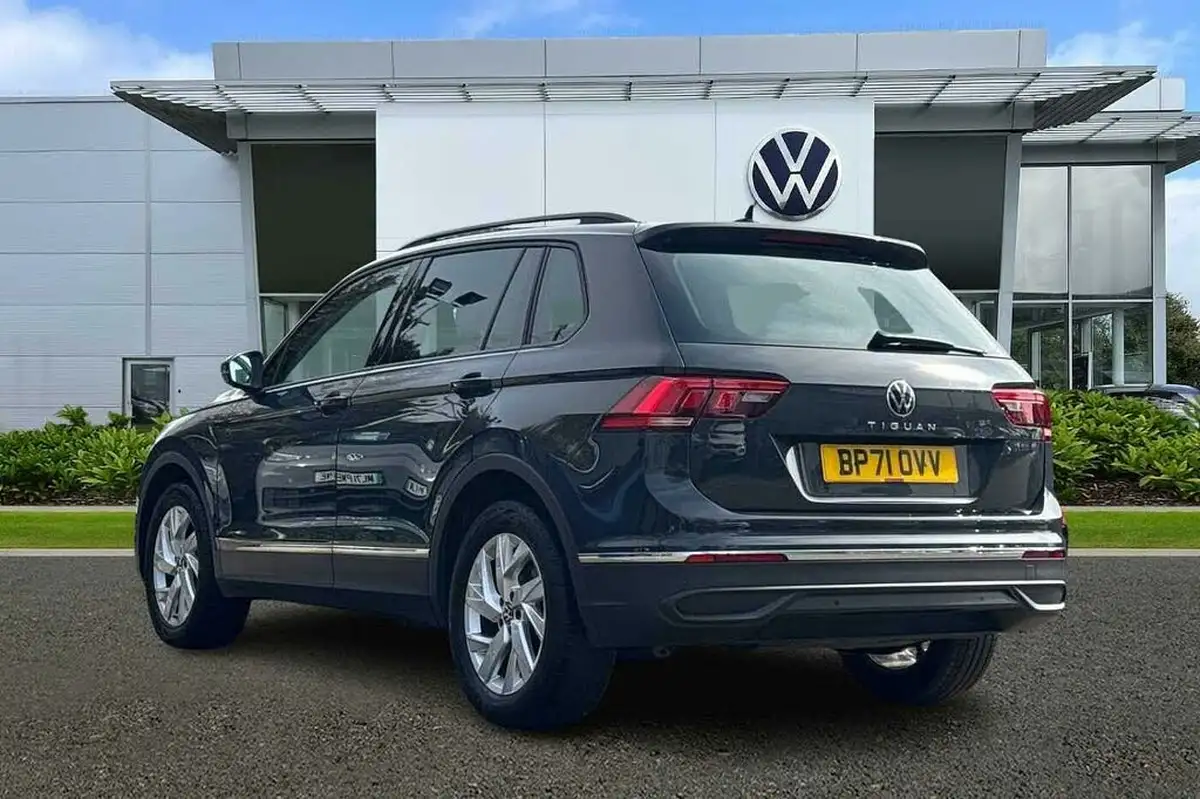 2022-volkswagen-tiguan-15-tsi-life-150ps-dsg-big-2