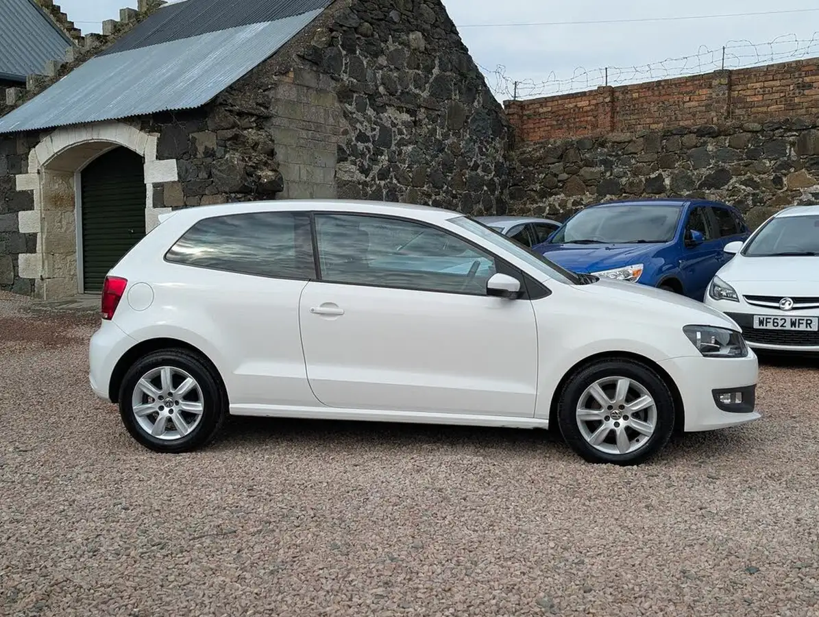 2012-volkswagen-polo-12-match-70ps-3d-big-19