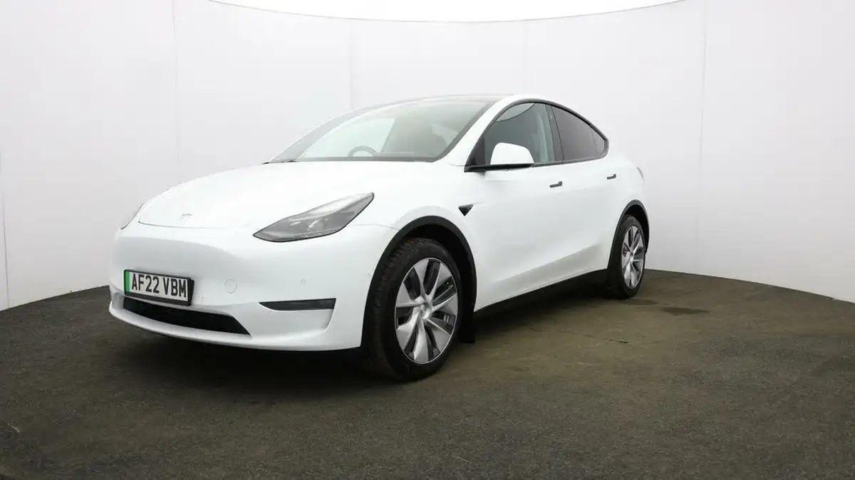 2022-tesla-model-y-e-long-range-big-2