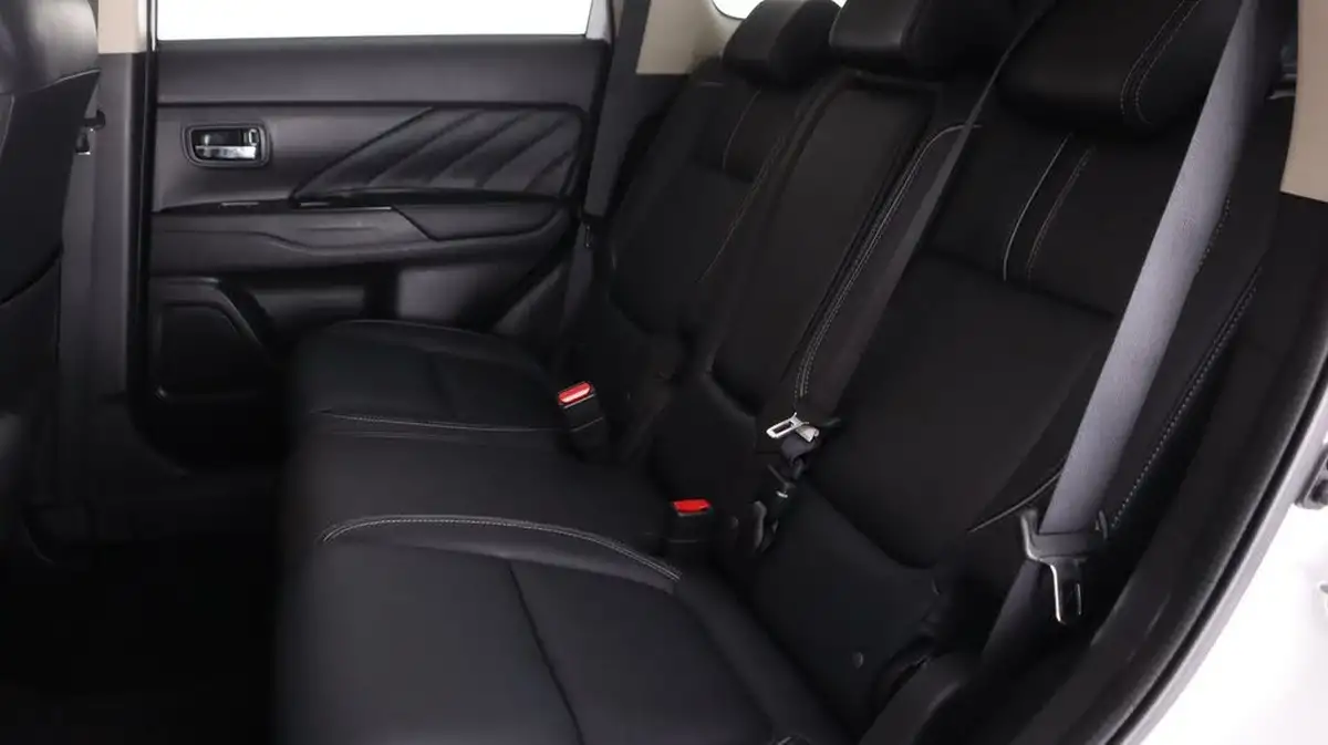 2018-mitsubishi-outlander-22di-d-4-leather-big-15