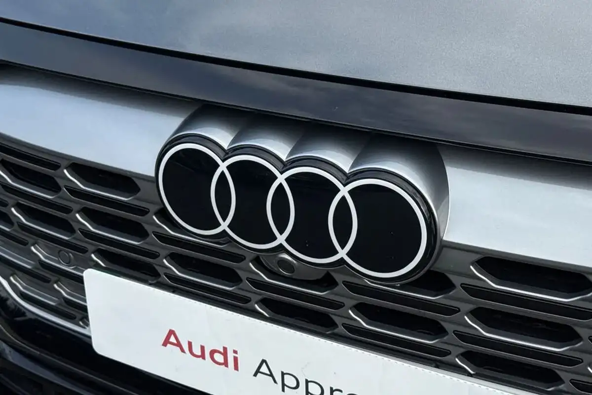 2024-audi-q8-e-tron-55e-s-line-suv-big-24