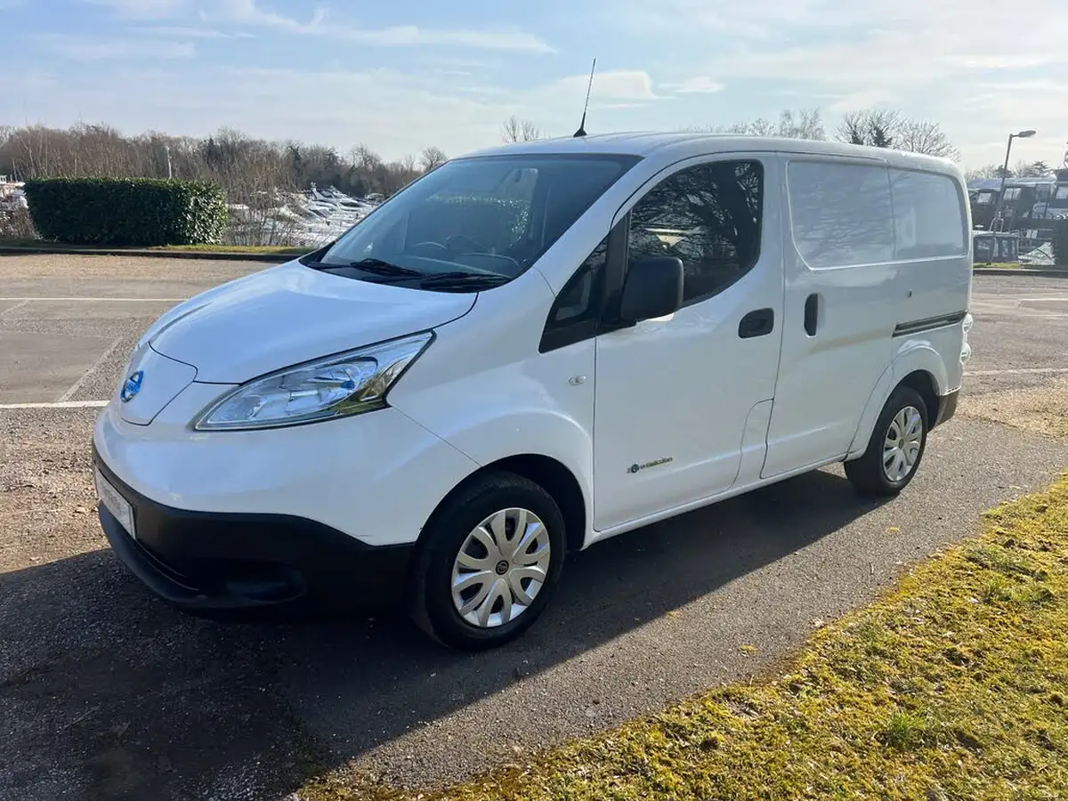 2020-nissan-env200-e-acenta-panel-van-auto-big-12