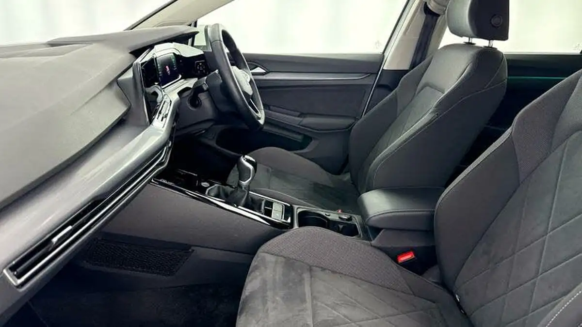 2023-volkswagen-golf-15-tsi-style-edition-150ps-big-36