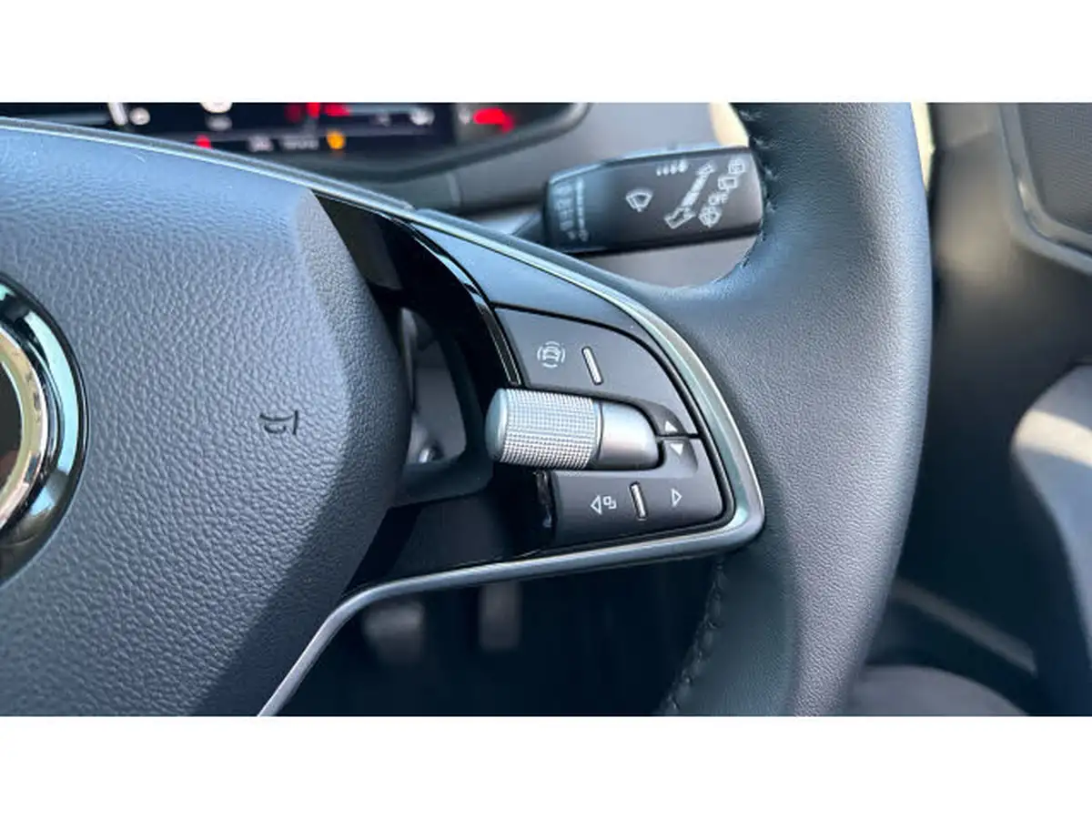 2025-skoda-karoq-15-tsi-se-drive-big-17