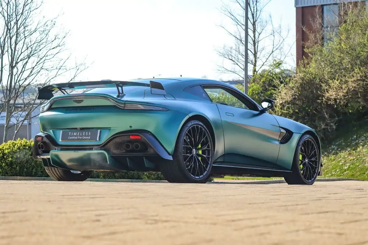 2022-aston-martin-vantage-big-12