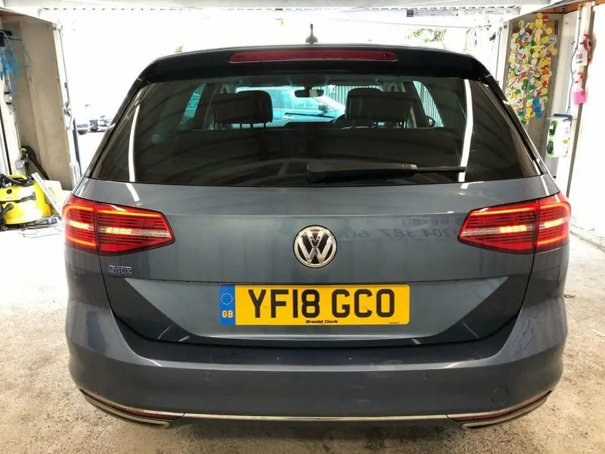 2018-volkswagen-passat-14-tsi-gte-estate-5d-big-14